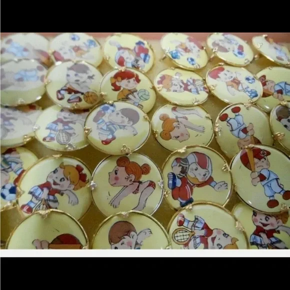 VINTAGE KIDS SPORTS RINGS WITH DISPLAY New 72pc lt1013a FASHION VINTAGE 1960/70s
